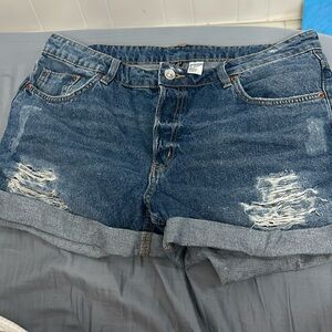 NWOT H & M Divided Size 12 Distressed Jean Shorts